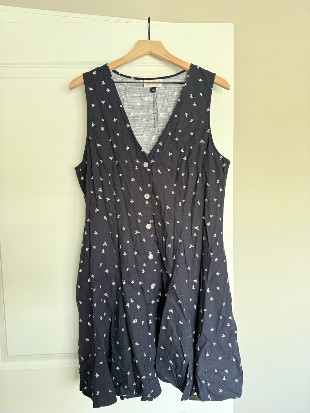 Universal Thread Navy Sleeveless Button-Front Midi Dress with White Floral Print